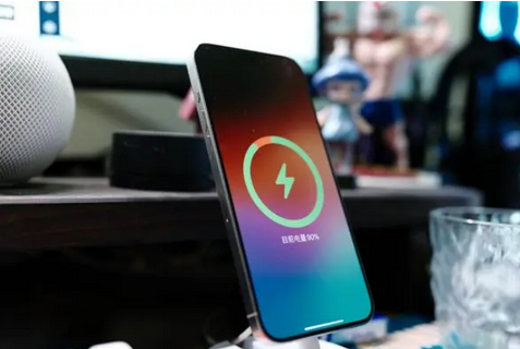 杭锦苹果15换屏服务分享用什么充电器给iPhone15充电更好 